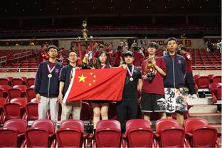 国安球迷：北京有支篮球队之前场场爆满 现在给自己打得没人看了